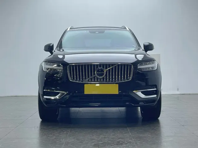 Volvo XC90 — Фото автомобиля 2