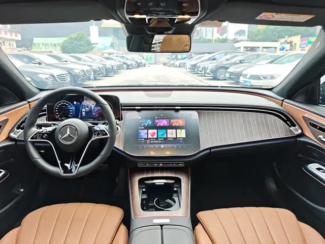 Mercedes-Benz E-Class — Фото автомобиля 8