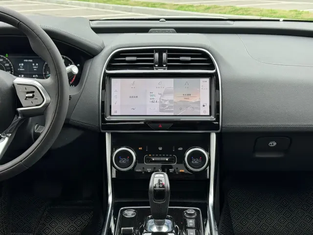 Jaguar XEL — Фото автомобиля 8