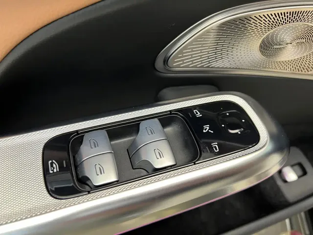 Mercedes-Benz E-Class — Фото автомобиля 11