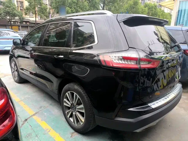 Ford Edge — Фото автомобиля 4