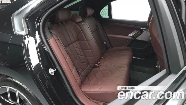 BMW 7 Series G70 — Фото автомобиля 18