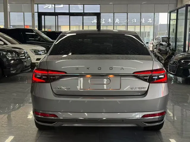 Skoda Superb — Фото автомобиля 11