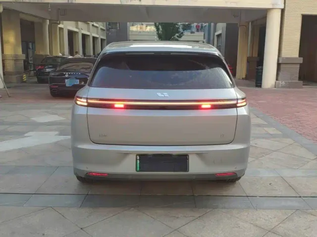Li Auto L7 — Фото автомобиля 5