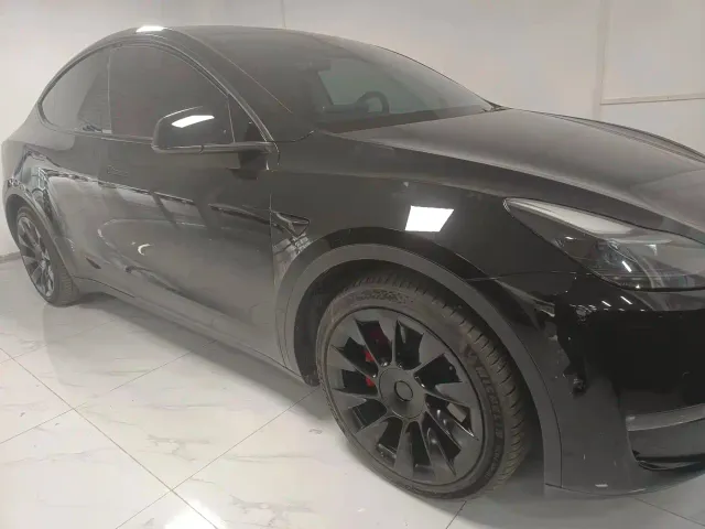 Tesla Model Y — Фото автомобиля 3