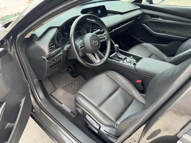 Mazda Axela — Фото автомобиля 10