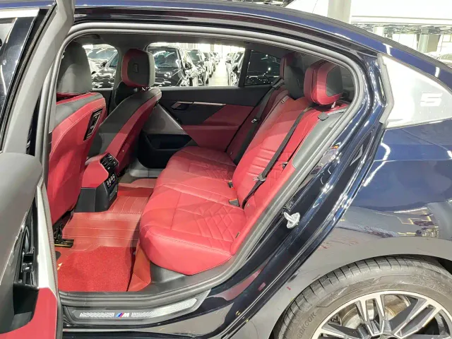 BMW 5 Series — Фото автомобиля 6