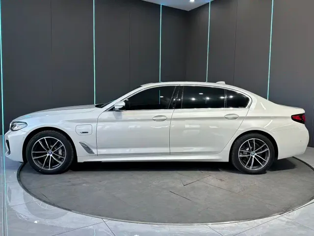 BMW 5 Series — Фото автомобиля 4
