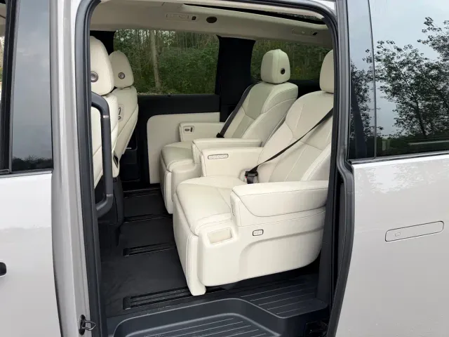 Li Auto MEGA — Фото автомобиля 8