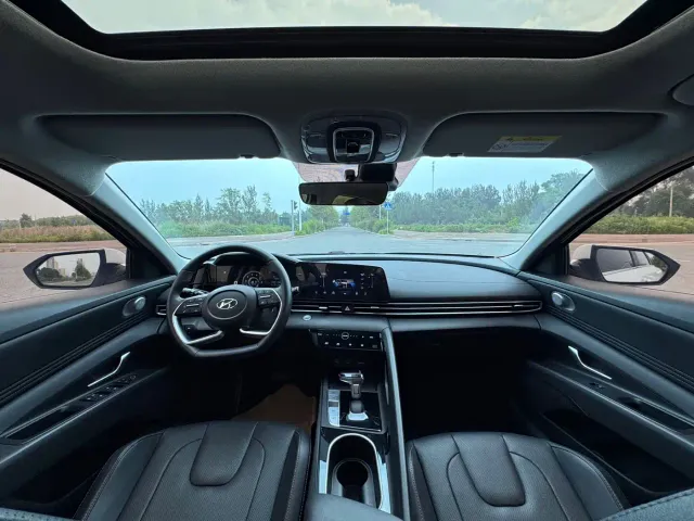 Hyundai Elantra — Фото автомобиля 11