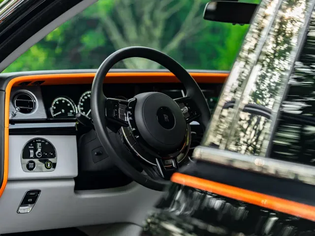 Rolls-Royce Phantom — Фото автомобиля 17