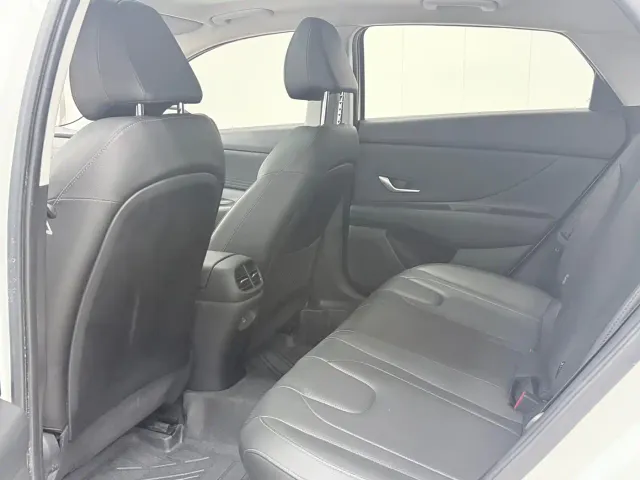 Hyundai Elantra — Фото автомобиля 15