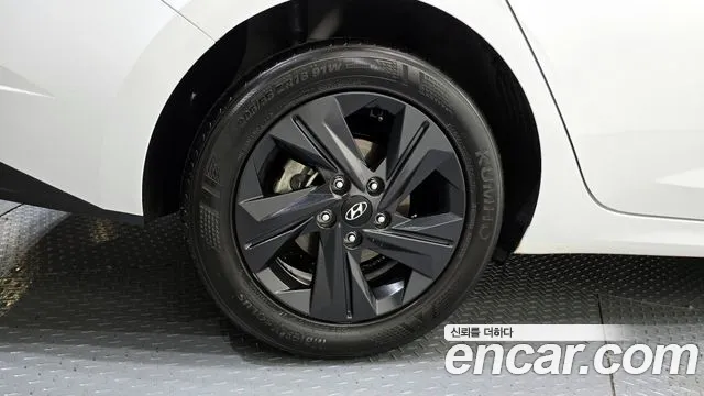 Hyundai Avante CN7 — Фото автомобиля 5