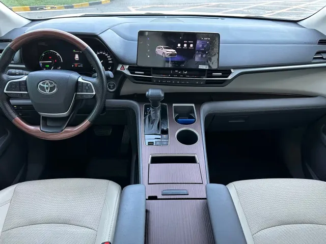Toyota Granvia — Фото автомобиля 12