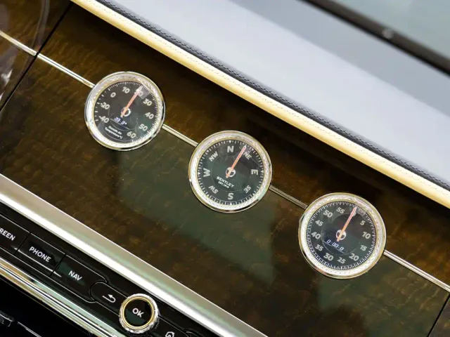 Bentley Flying Spur — Фото автомобиля 23