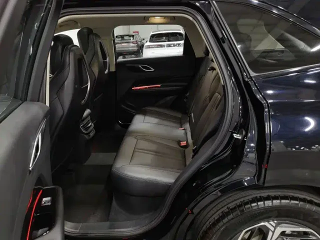Hongqi HS3 — Фото автомобиля 15