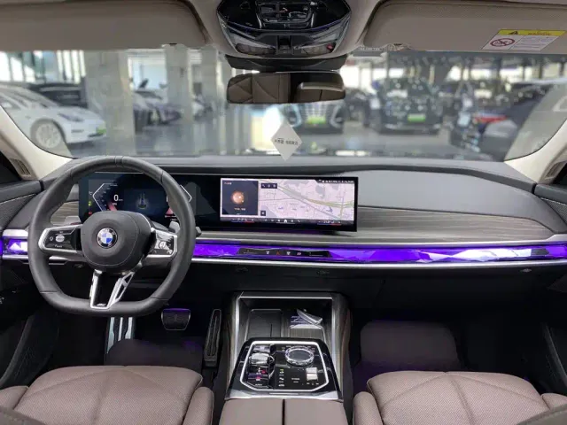 BMW 7 Series — Фото автомобиля 13