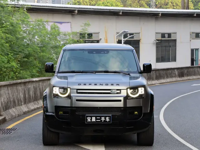 Land Rover Defender — Фото автомобиля 2