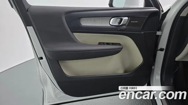 Вольво XC40 B4 Ultra Bright — Фото автомобиля 24