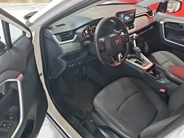Toyota RAV4 — Фото автомобиля 15