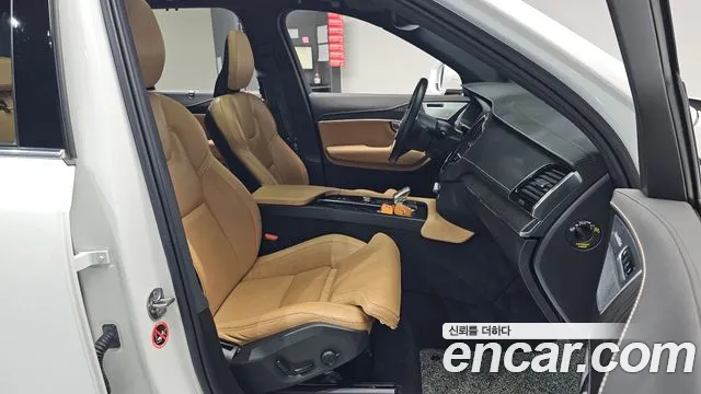 Volvo XC90 — Фото автомобиля 16
