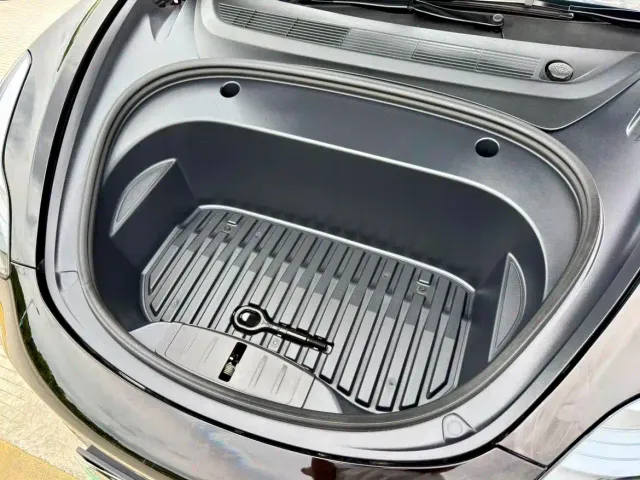 Tesla Model 3 — Фото автомобиля 20