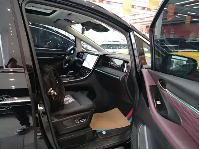 GAC Trumpchi M8 — Фото автомобиля 24