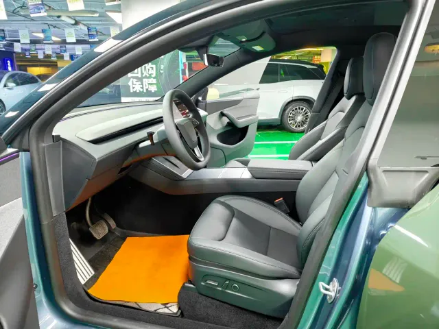 Tesla Model Y 2026 Rear-Wheel Drive — Фото автомобиля 11