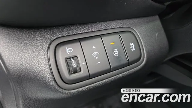 Hyundai Venue — Фото автомобиля 16