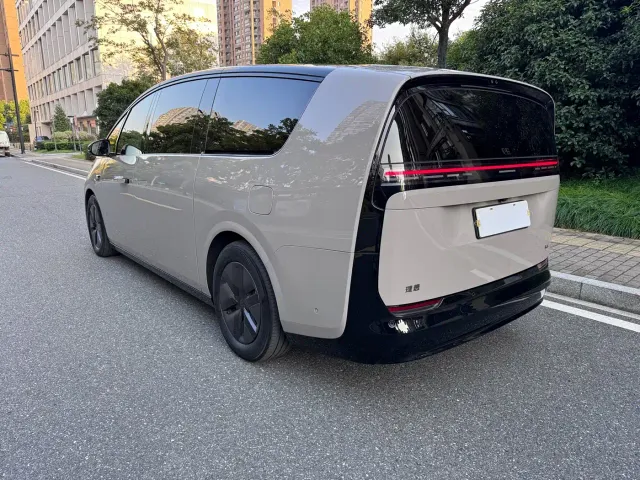 Li Auto MEGA — Фото автомобиля 6