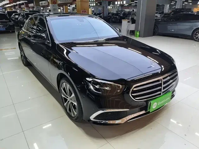 Mercedes-Benz E-Class — Фото автомобиля 3
