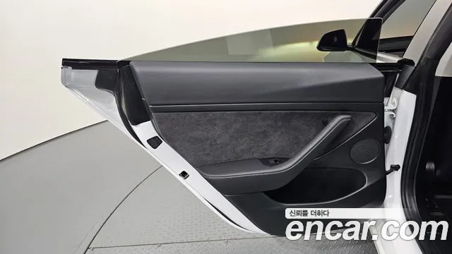 Tesla Model 3 — Фото автомобиля 24