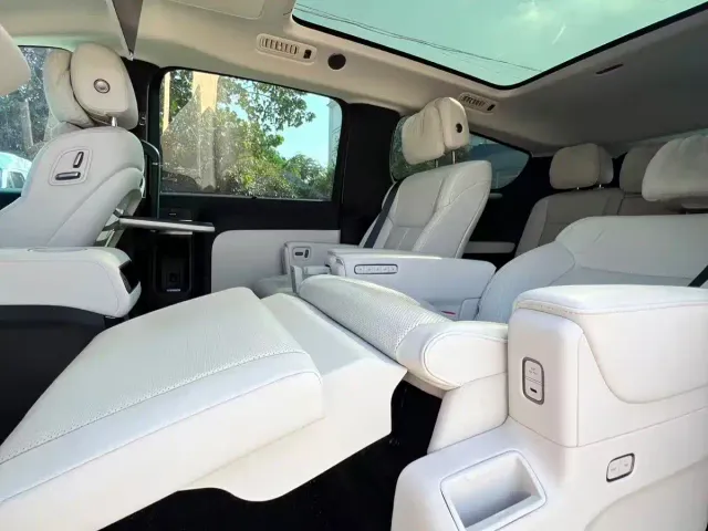 Li Auto MEGA — Фото автомобиля 5