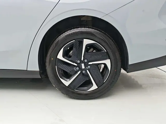 Geely Galaxy L6 — Фото автомобиля 16