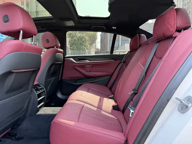BMW 5 Series — Фото автомобиля 8