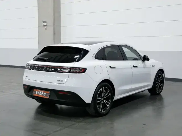 Aito M5 — Фото автомобиля 2