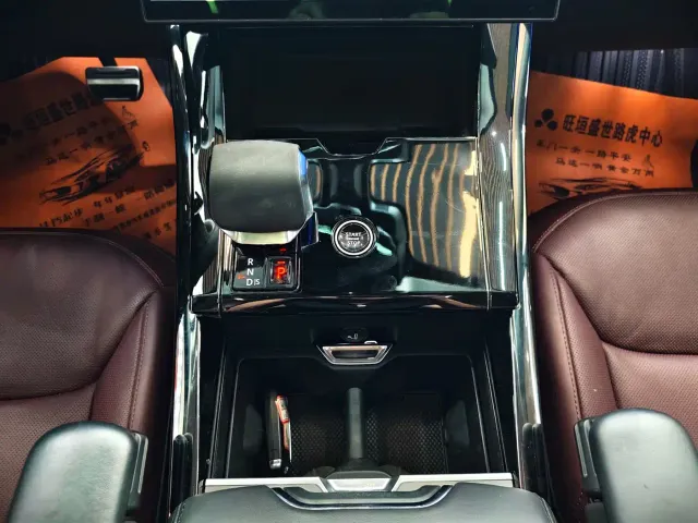 Land Rover Range Rover Sport — Фото автомобиля 14