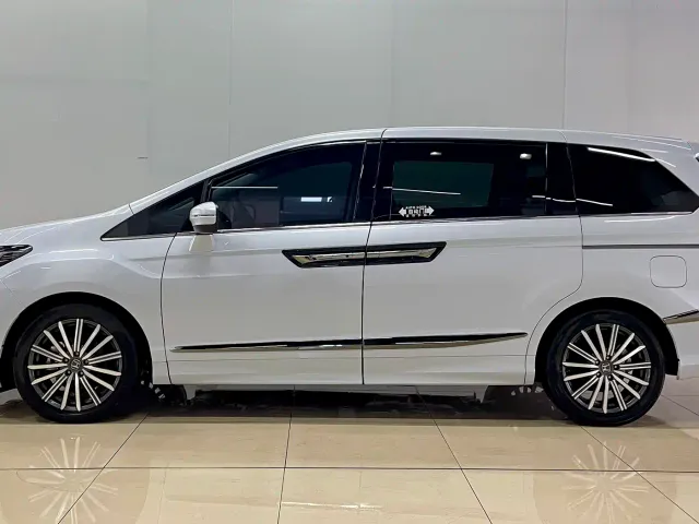 Honda Elysion — Фото автомобиля 5