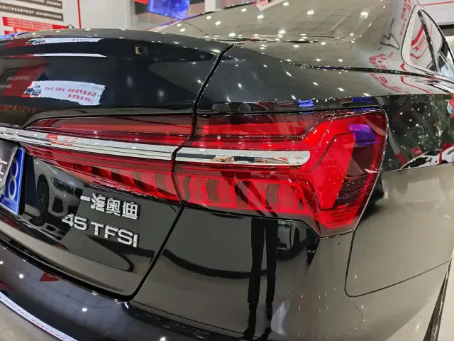 Audi A6L — Фото автомобиля 12
