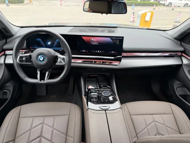 BMW i5 — Фото автомобиля 6