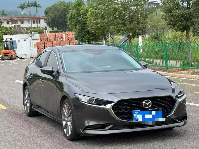 Mazda Axela — Фото автомобиля 3