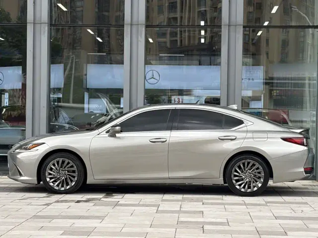Lexus ES — Фото автомобиля 6