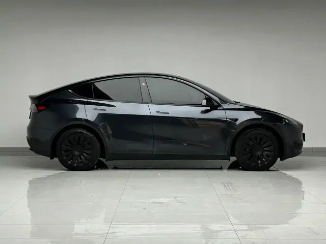Tesla Model Y — Фото автомобиля 4