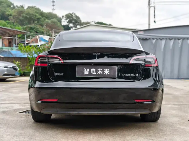Tesla Model 3 — Фото автомобиля 5