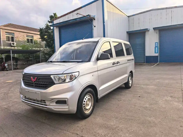 Фотография автомобиля — Wuling Hongguang V