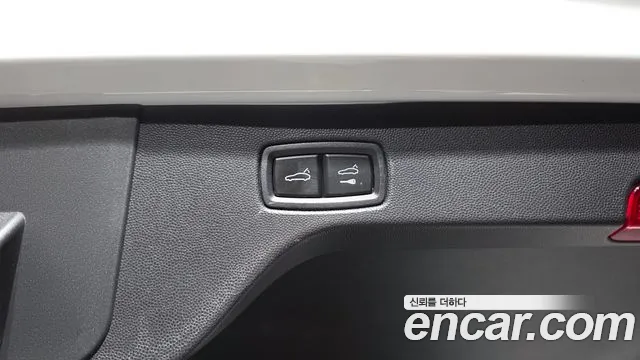 Porsche Macan Electric — Фото автомобиля 30