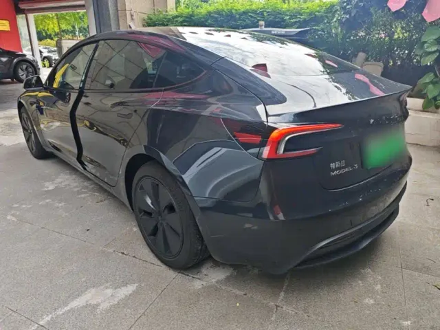 Tesla Model 3 — Фото автомобиля 4