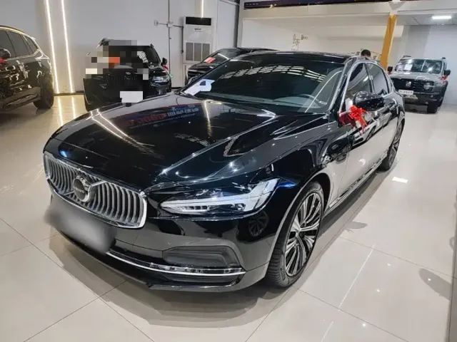 Фотография автомобиля — Volvo S90