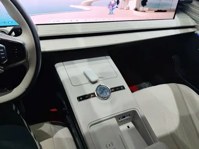 Geely Galaxy E8 — Фото автомобиля 13