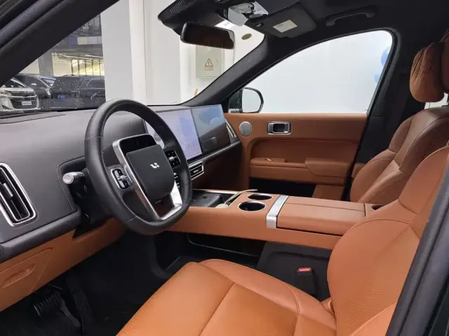 Li Auto L9 — Фото автомобиля 10